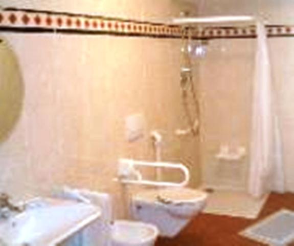 Pension Angergut Cermes Chambre photo