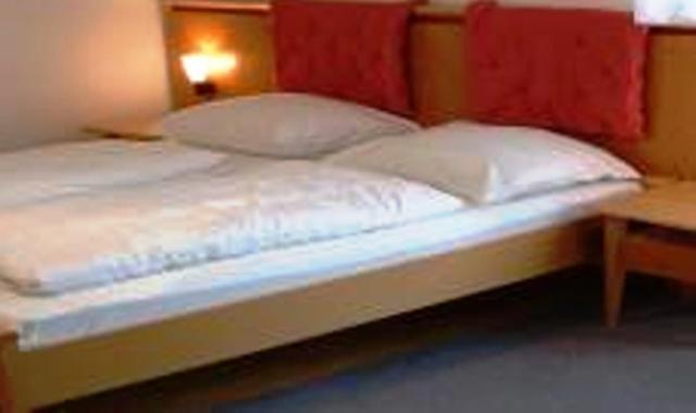 Pension Angergut Cermes Chambre photo